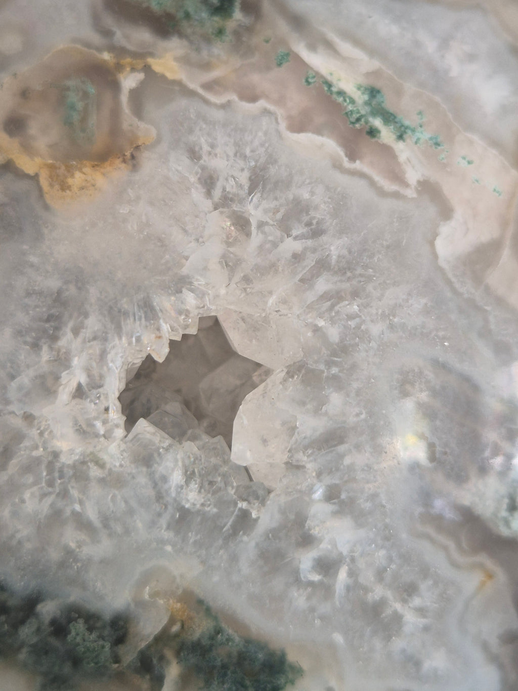 Naturally occurring druzy