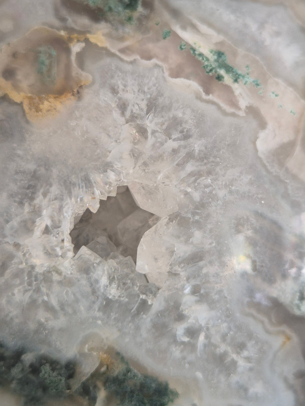 Naturally occurring druzy